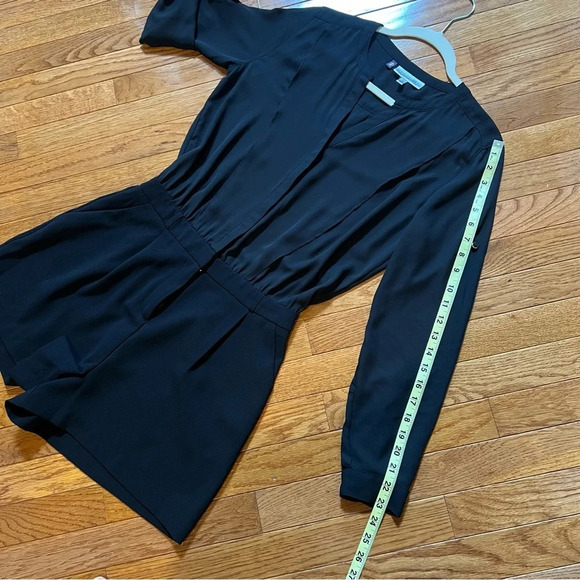 Jennifer Lopez Womens Black Jumpsuit‎ Romper VNeck Dress Short 2 Chiffon Pleated - Picture 14 of 17